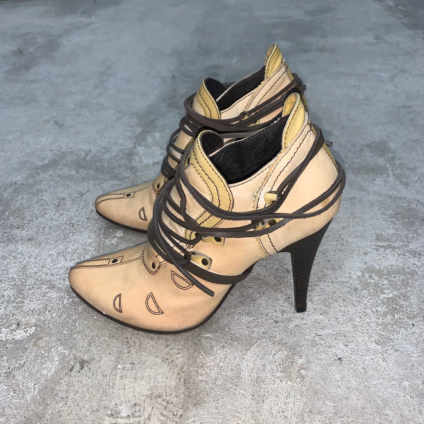 Diesel style lab laces heels