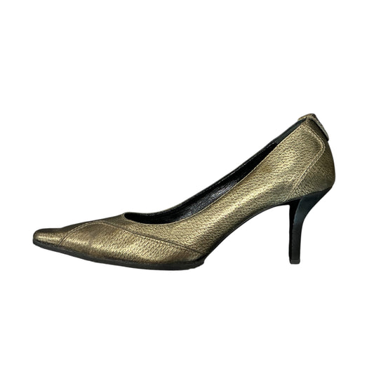 GUCCI GOLD HORSE BIT PUMPS