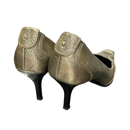 GUCCI GOLD HORSE BIT PUMPS