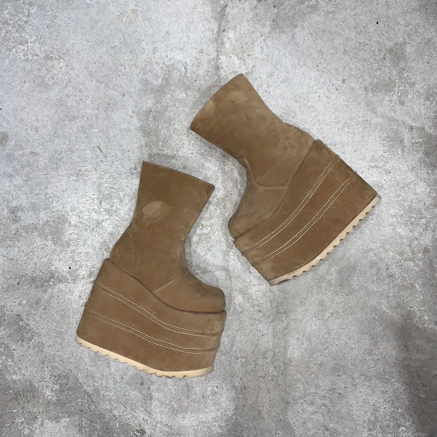 Vintage chunky platform brown boots