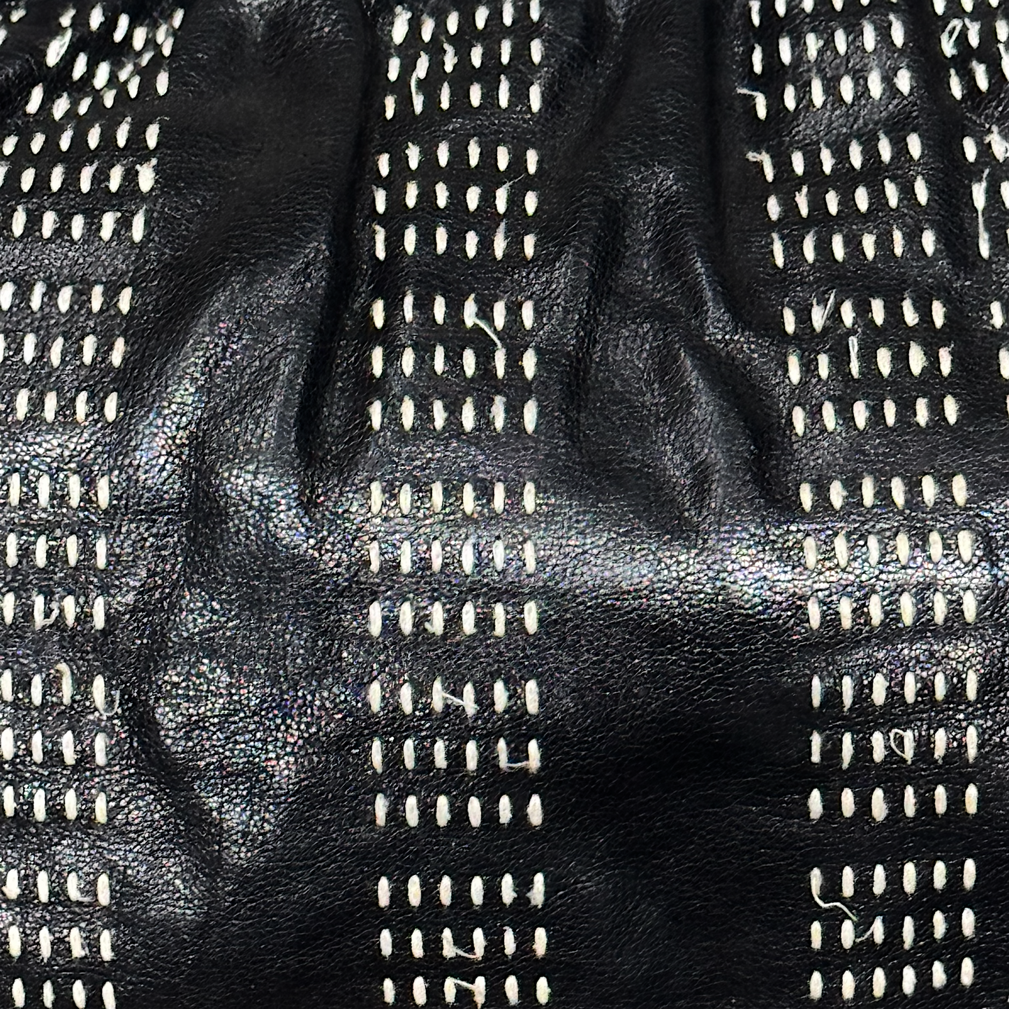 MIU MIU2000S BLACK&WHITE STITCHES SHOULDER BAG
