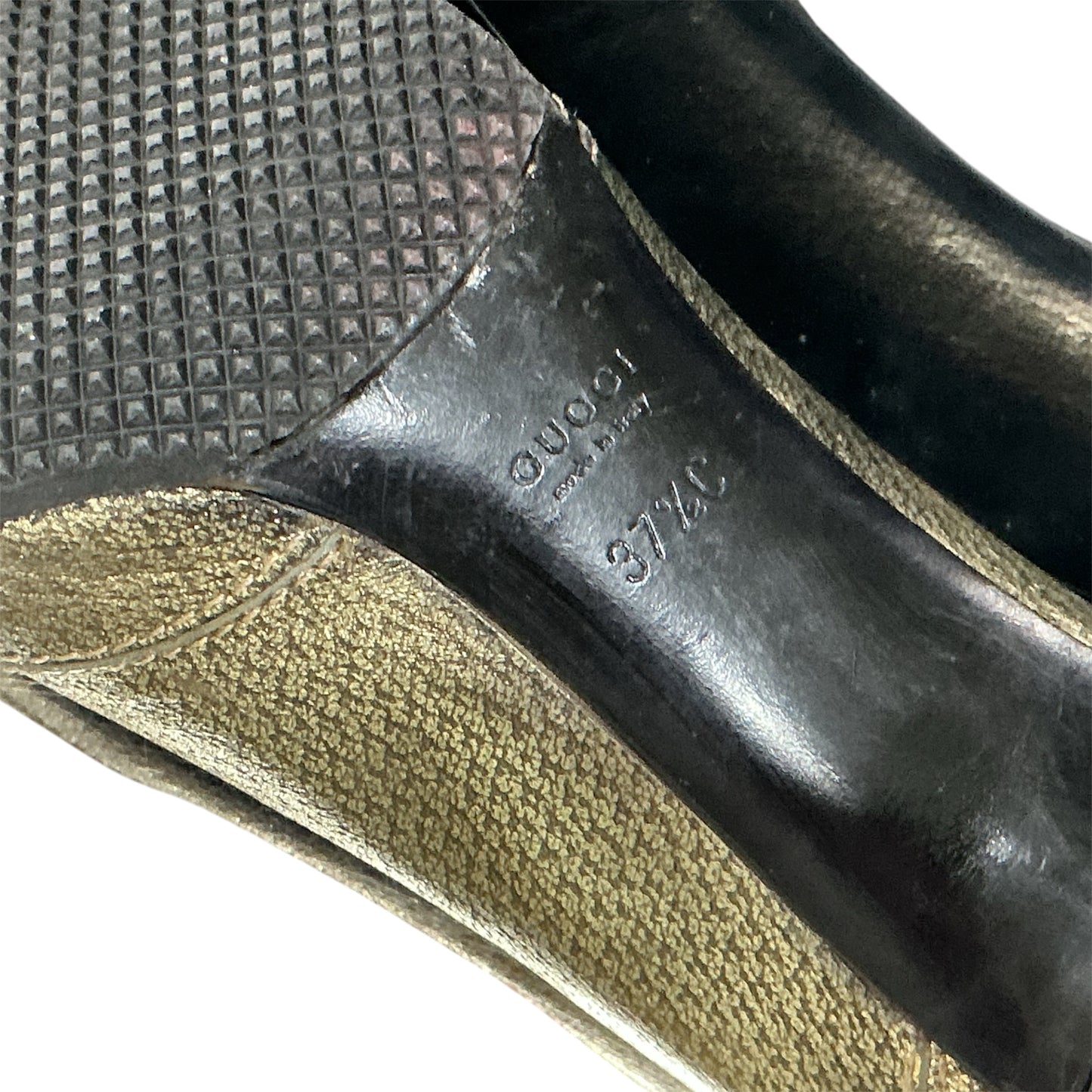 GUCCI GOLD HORSE BIT PUMPS