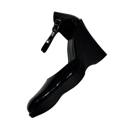 GUCCI BY TOM FORD BLACK PATENT LEATHER PLATFORM HEELS
