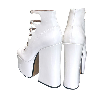 MARC JACOB WHITE KIKI PATENT LEATHER ANKLE BOOTS