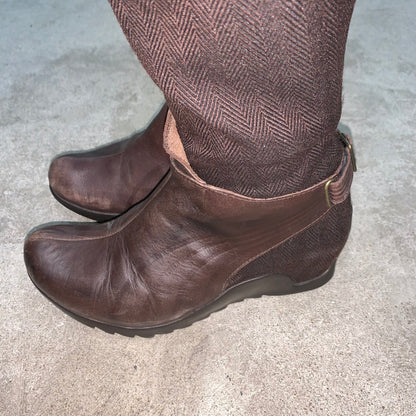 RARE PUMA BROWN BOOTS