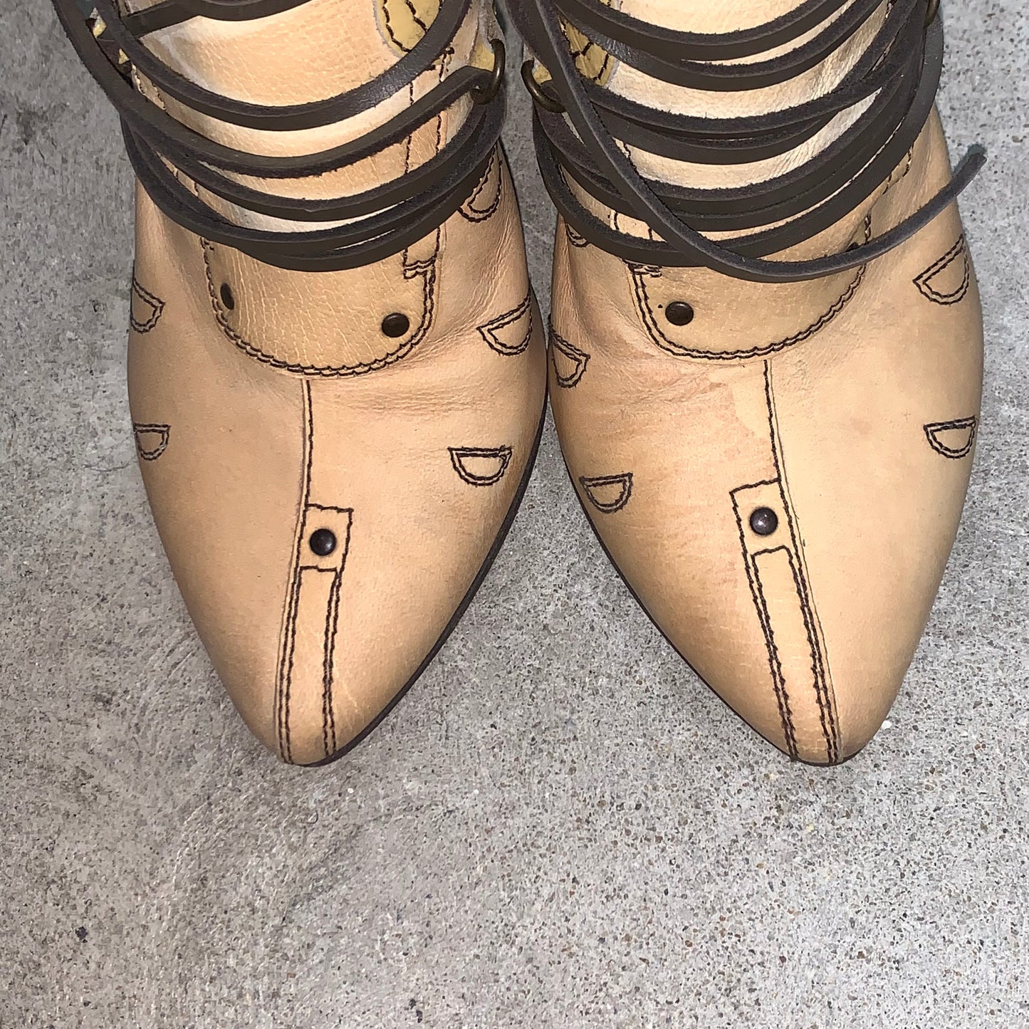 Diesel style lab laces heels